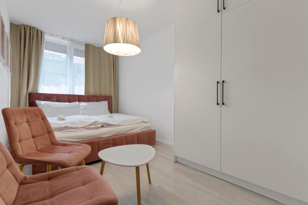 Lam Pink - Jacuzzi - Ac - Ps4 Apartment Bratislava Exterior photo